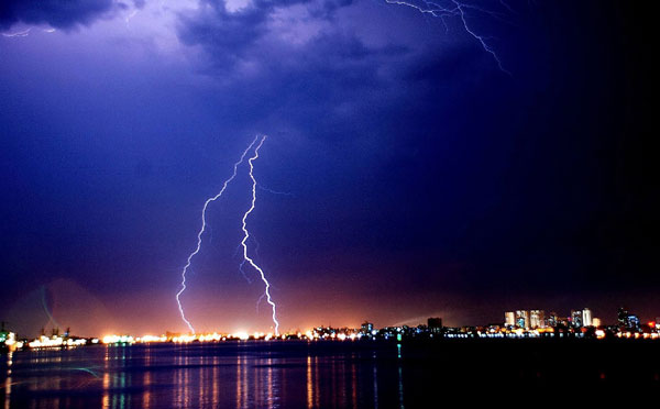 雷擊引發晃電